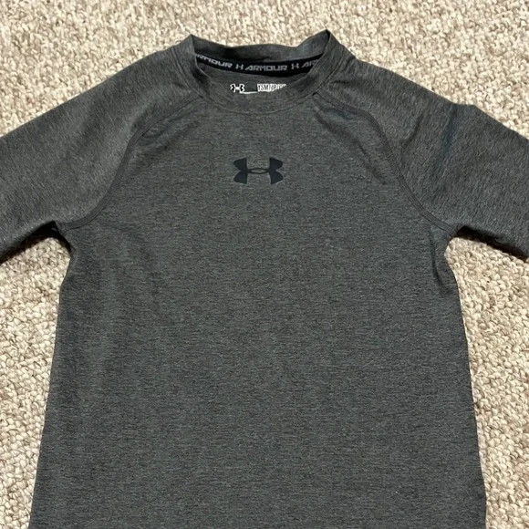 Under Armour T-Shirt Collection in Blue, Green, Red, and Gray - Picture 3 of 5